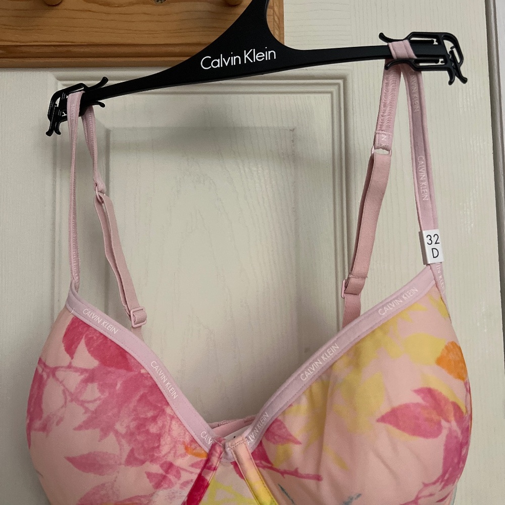 Calvin Klein 32D bra